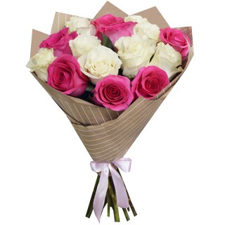 Букет Белые и розовые розы в крафте 15 шт